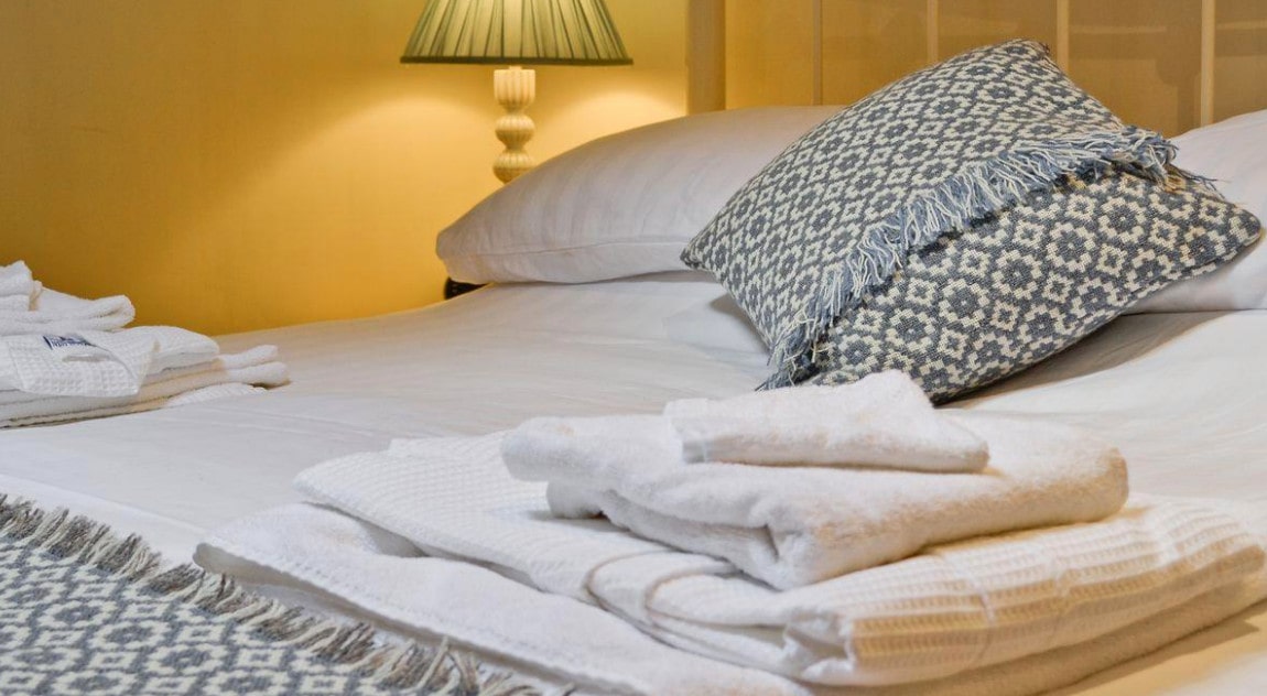 Benar Bach – bed 1150×632-min