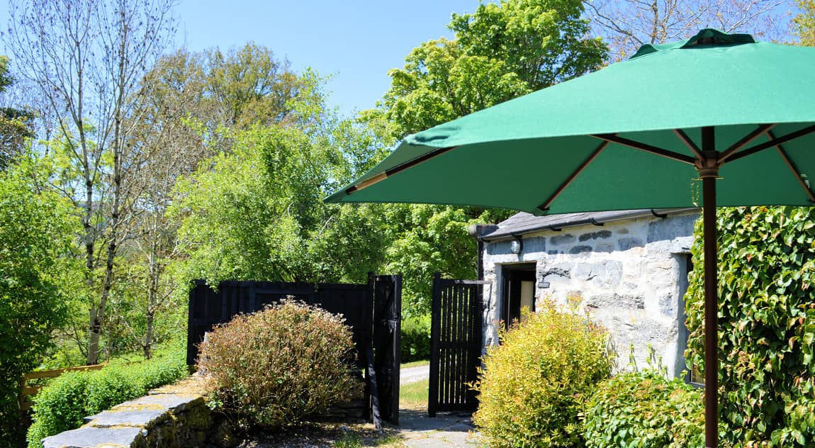 Bwthyn Rhosyn terrace 1150×632-min Penmachno holiday cottage Snowdonia Eryri Betws-y-Coed accommodation Snowdonia holiday rental Pet-free cottage Wales Electric vehicle charging cottage Rural retreat North Wales Mountain biking accommodation